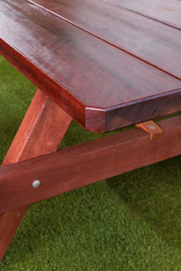 Outdoor Premium Hardwood Picnic Table 🦘