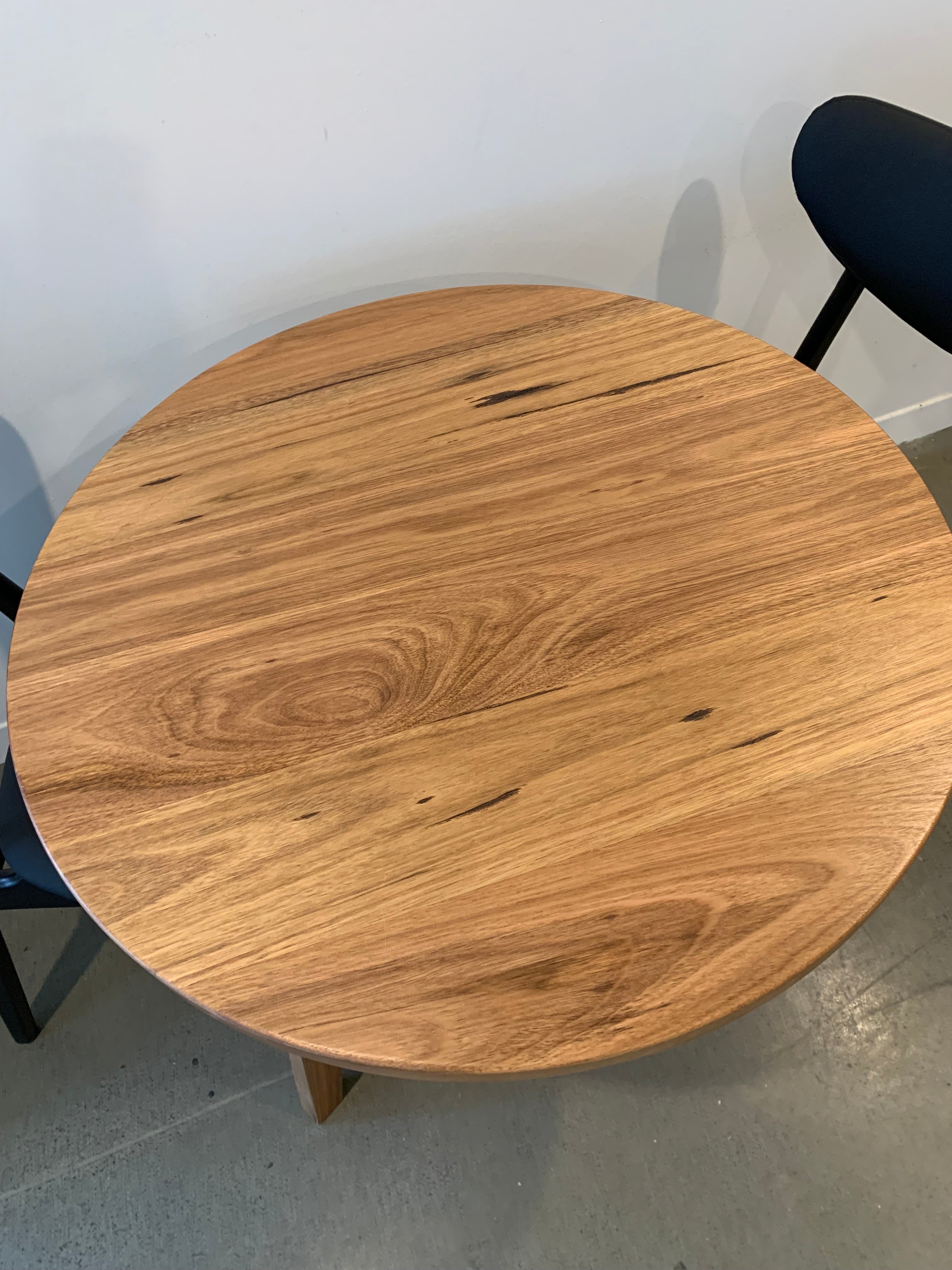 "Cozy Circle Table