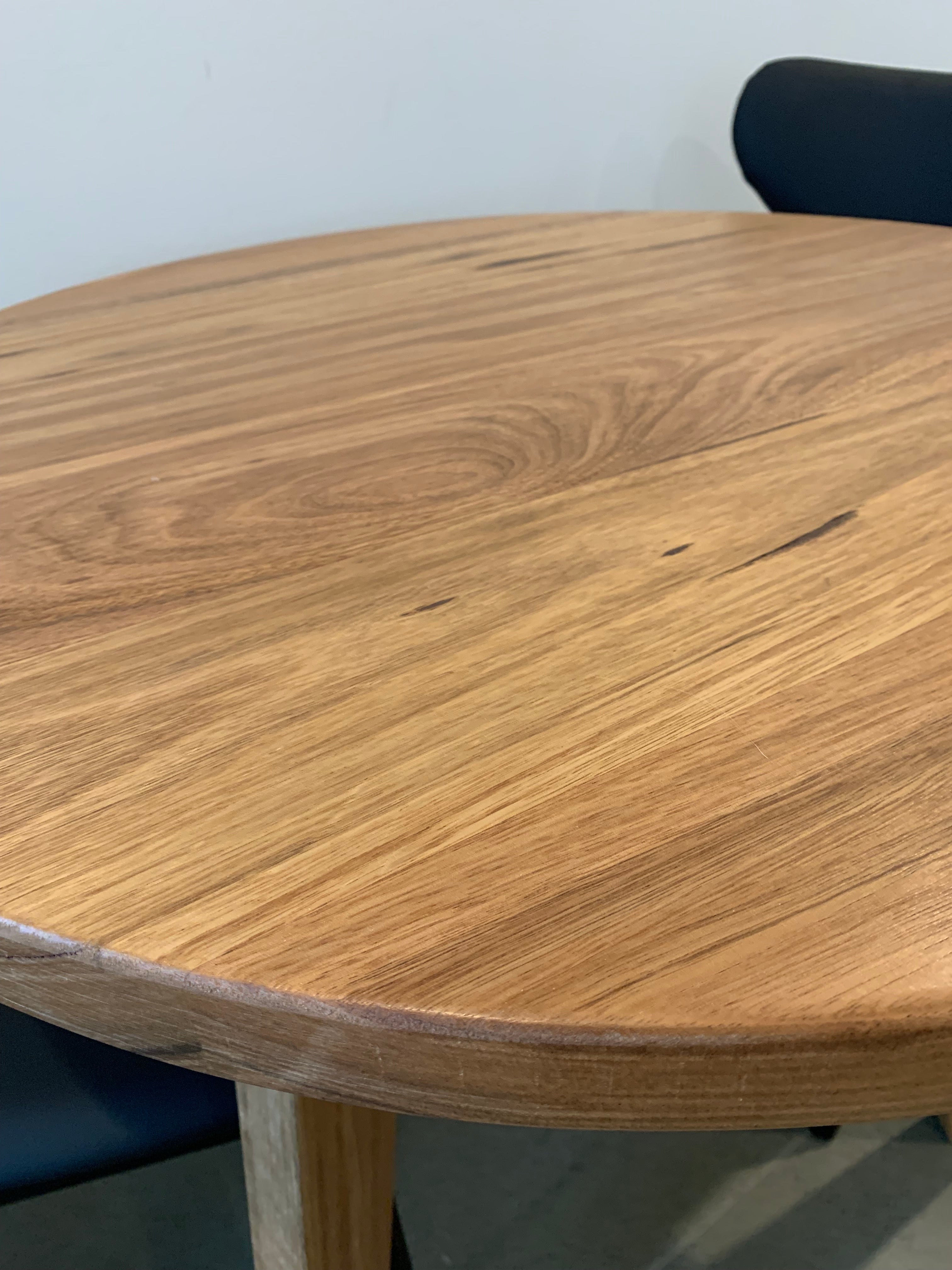 "Cozy Circle Table