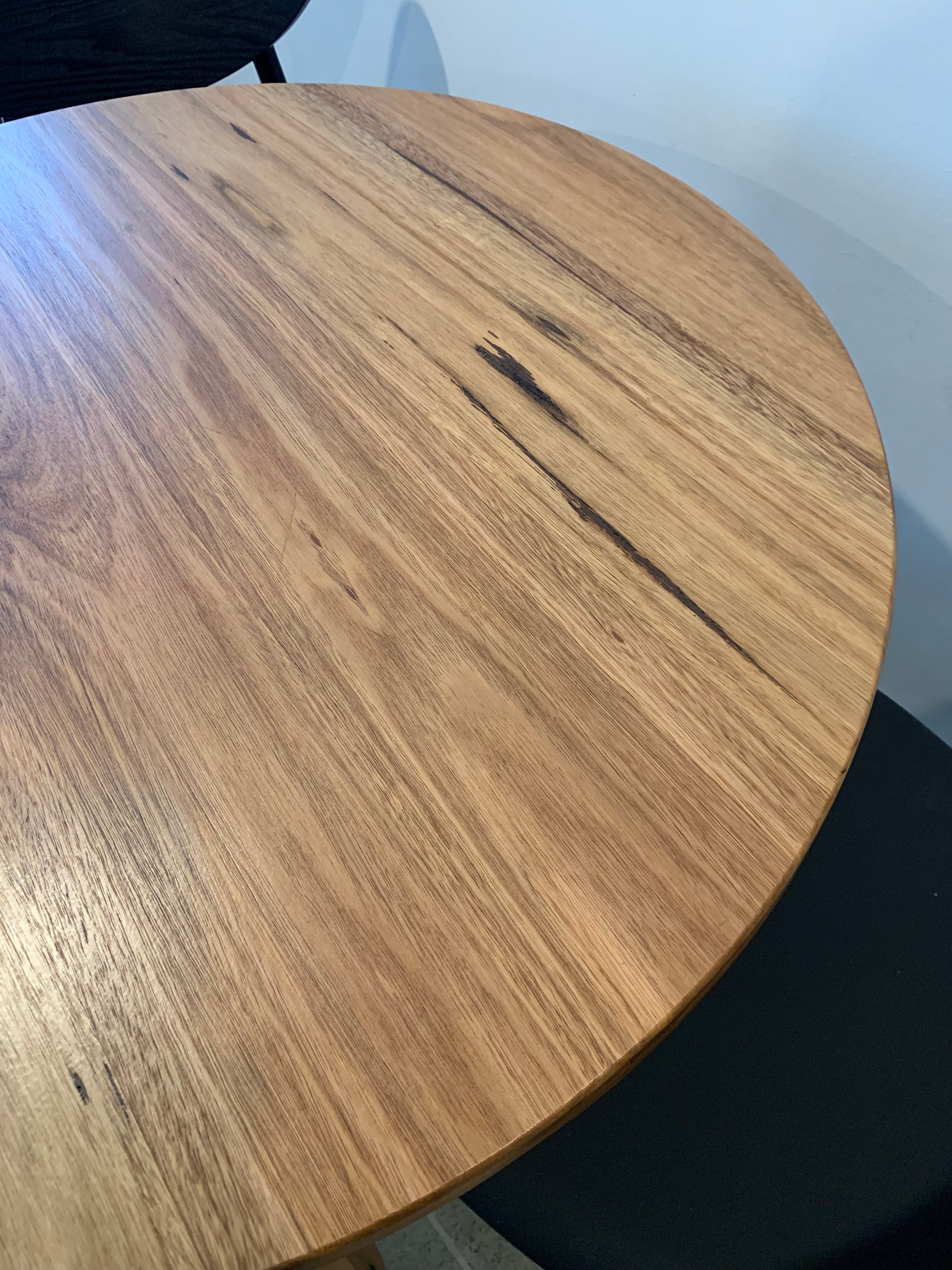 "Cozy Circle Table