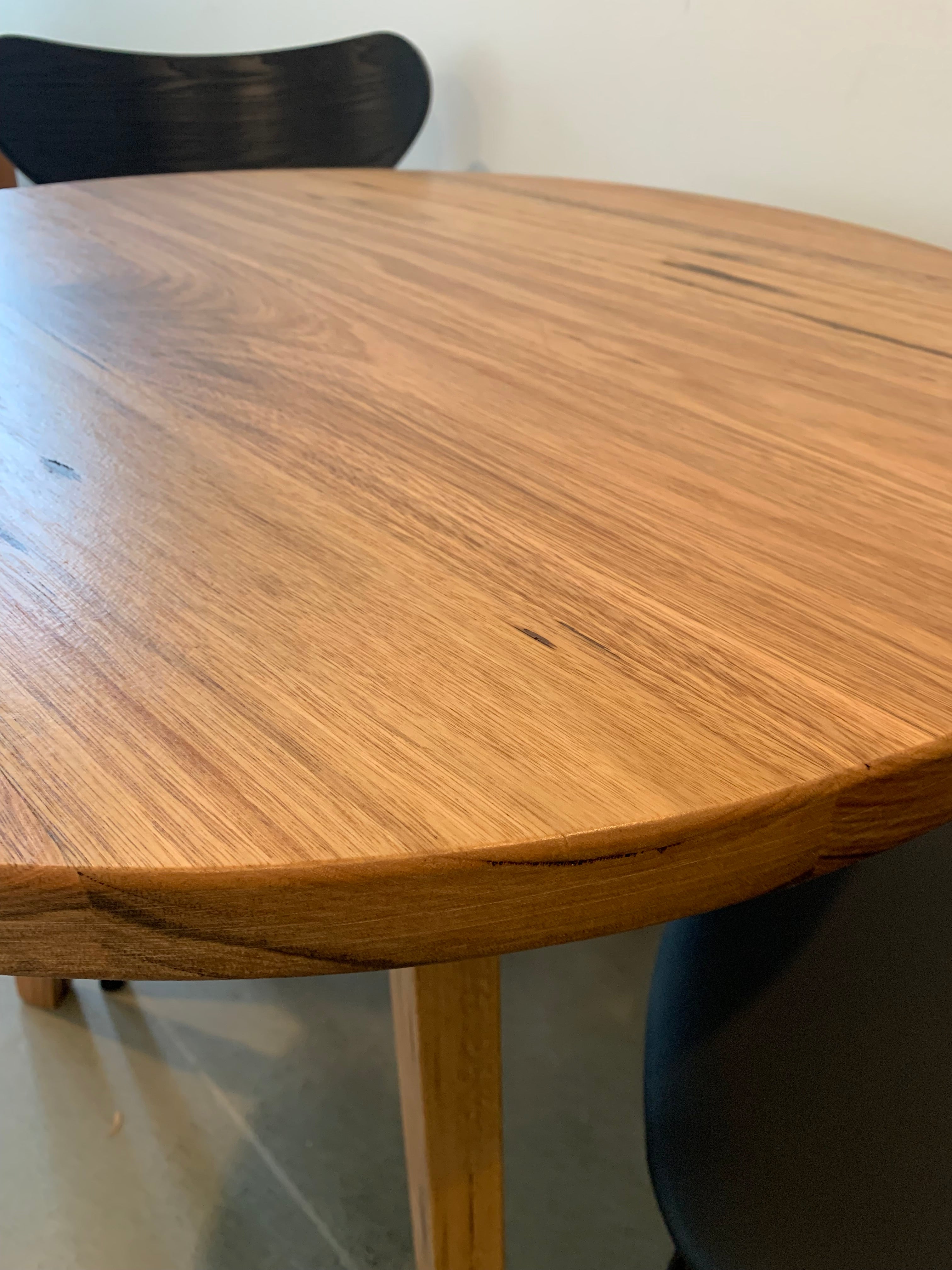 "Cozy Circle Table