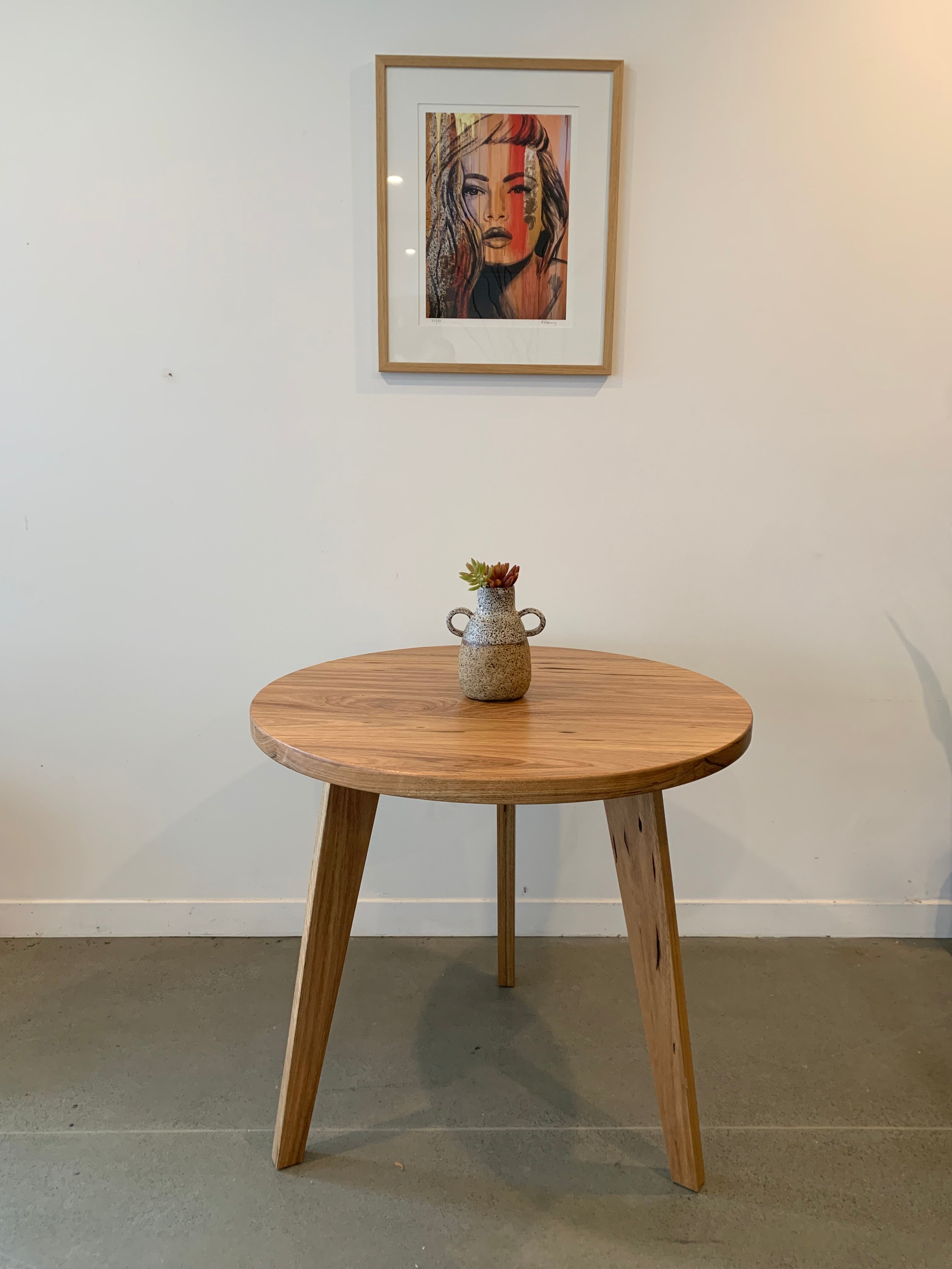 "Cozy Circle Table