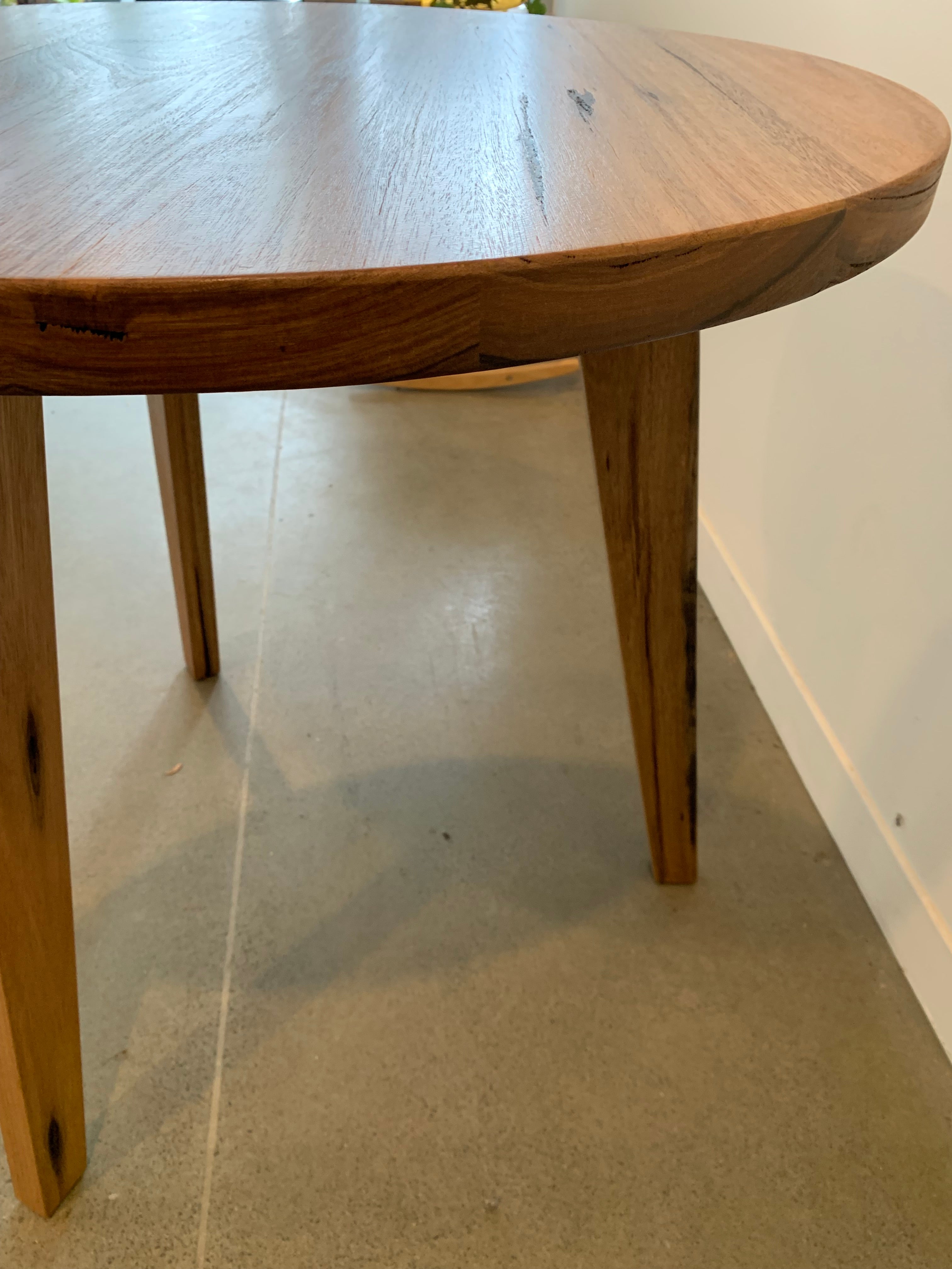 "Cozy Circle Table