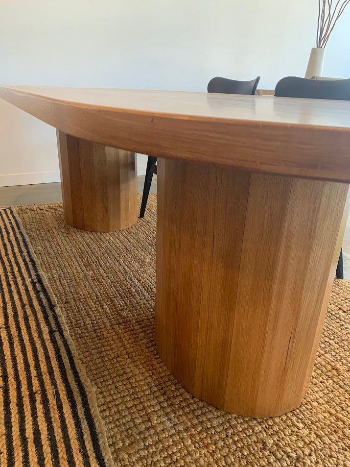 Windsor Dining Table